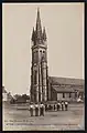 Le clocher de l'église paroissiale vers 1925 (carte postale Émile Hamonic).