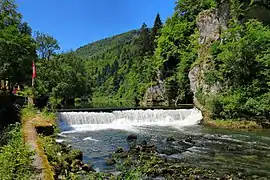 Le barrage du Theusseret en amont de Goumois.