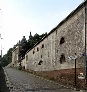 La rue du château.