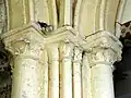 Croisée, chapiteaux dans l'angle sud-ouest.