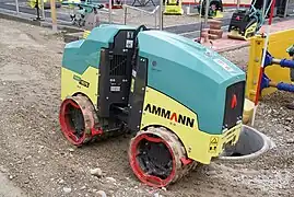 Petit rouleau compresseur