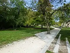 Parc de Pelissey le long de la rive droite à Gradignan