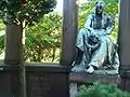 Sépulture Löblich, statue de Robert Baerwald&nbsp;(de) (1858-1896)