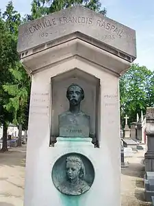 Camille Raspail, buste en bronze, Paris, cimetière du Montparnasse.