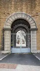 Portail côté nord sur le quai Saint-Vincent