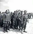 Des prisonniers allemands faits par les Canadiens à Courseulles-sur-Mer.