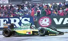 Photo d'une monoplace verte et jaune