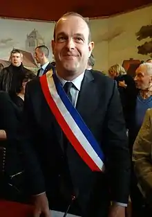 Photo de Steeve Briois, lors de son élection officielle comme maire de la commune le dimanche 30 mars 2014.