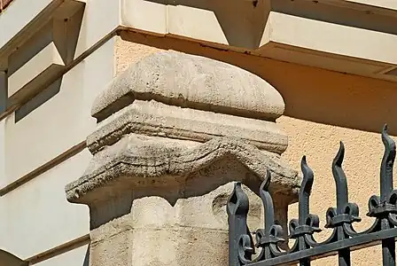 Couronnement de pilier.