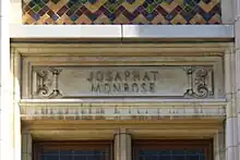 Noms des quartiers schaerbeekois sur la façade de l'Hôtel communal