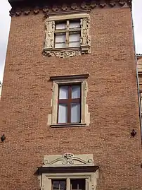 Détail des fenêtres de la façade.