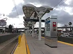 Une vue de la plateforme de la station Maravilla.