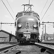 Face avant de la 711 en livrée d'origine.