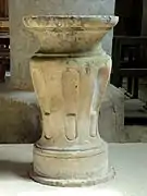 Les fonts baptismaux.