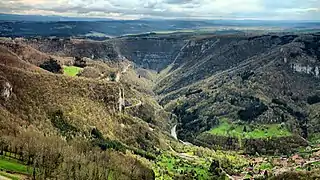 L'entrée des gorges de Nouailles depuis le belvédère de La Roche.