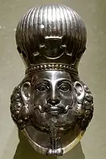 Tête en argent d'un roi sassanide, IVe siècle Metropolitan Museum of Art.