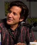 Henry Ian Cusick interprète Desmond Hume.