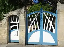 Le portail (côté rue).