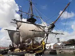 Mâture de L’Hermione en juillet 2014.