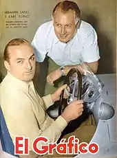 Une couverture de magazine représentant Hermann Lang (dans le cockpit d'une voiture, à côté de Karl Kling.
