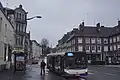 Un Heuliez GX 327 sur la ligne 1, à l'arrêt Pont de Cité.