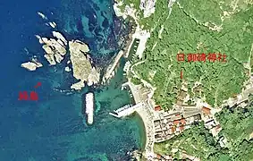 Vue aérienne du sanctuaire de Hinomisaki et de l'île de Fumi, 1976