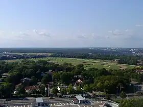 Vue sur le plateau et l'hippodrome.