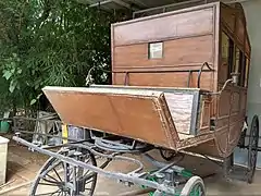 Glace de custode, voiture hippomobile.