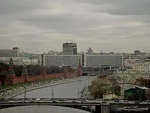 Vue de l'hôtel Rossiya, construit sur la structure de l'immeuble Zariadié.