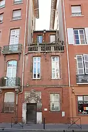 no&nbsp;1 ter : l'étroite façade de l'immeuble.