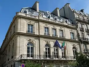 No 12 : hôtel de Breteuil.