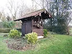 Vieux puits à Trinquies.