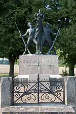 Le monument des Marie-Louise et des Bleuets.