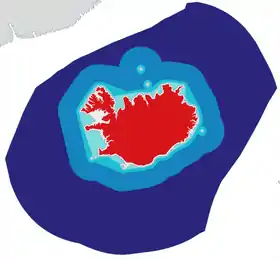 Carte de la zone économique exclusive islandaise portée à 200&nbsp;nm (bleu foncé) et tronquée au nord-ouest par la zone économique exclusive du Groenland et au sud-est par la zone économique exclusive des îles Féroé.