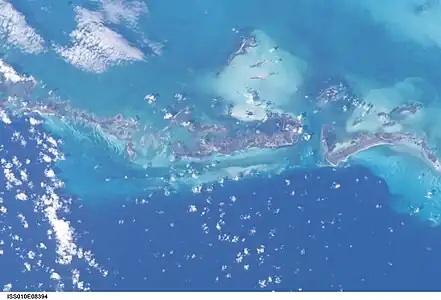 Cayo Campos (gauche), cayo Tablones (centre haut), cayo Cantiles ou/et Ciprey (centre), cayo del Rosario (droite)