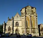 Le portail ouest et le clocher-tour.