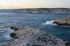 Plusieurs îles situées dans l'océan.