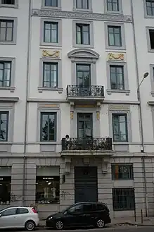 13 quai Lassagne (25-27 rue Royale).