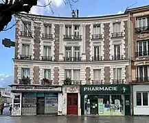 Immeuble au numéro 8.