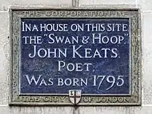 Plaque de faïence bleue, portant en lettres blanches la mention nécessaire