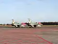 Deux F-16 du 3e&nbsp;escadron de chasse sur l'aéroport international Ngurah Rai