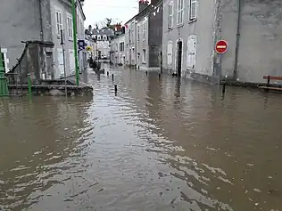 Photographie des inondations dans le centre-ville de Meung-sur-Loire le 1er Juin 2016.