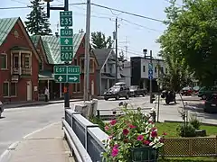 Intersection des routes 202 et 235 dans la ville de Bedford.