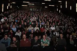 Festivaliers à l'Hôtel de ville de Mannheim.
