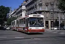 Autobus articulé pousseur Heuliez O.305 G à Grenoble (châssis Mercedes)