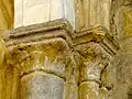 Chapiteaux au droit du chevet.