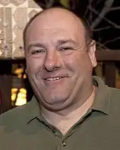 James Gandolfini interprète Tony Soprano.