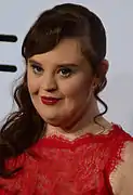 Jamie Brewer dans le rôle de Nan