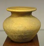 Vase à eau (?), terre cuite tournée, XIe – XIIIe siècle. Musée d'Histoire du Viêt Nam