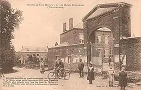 Le portail de la mairie vers 1910.